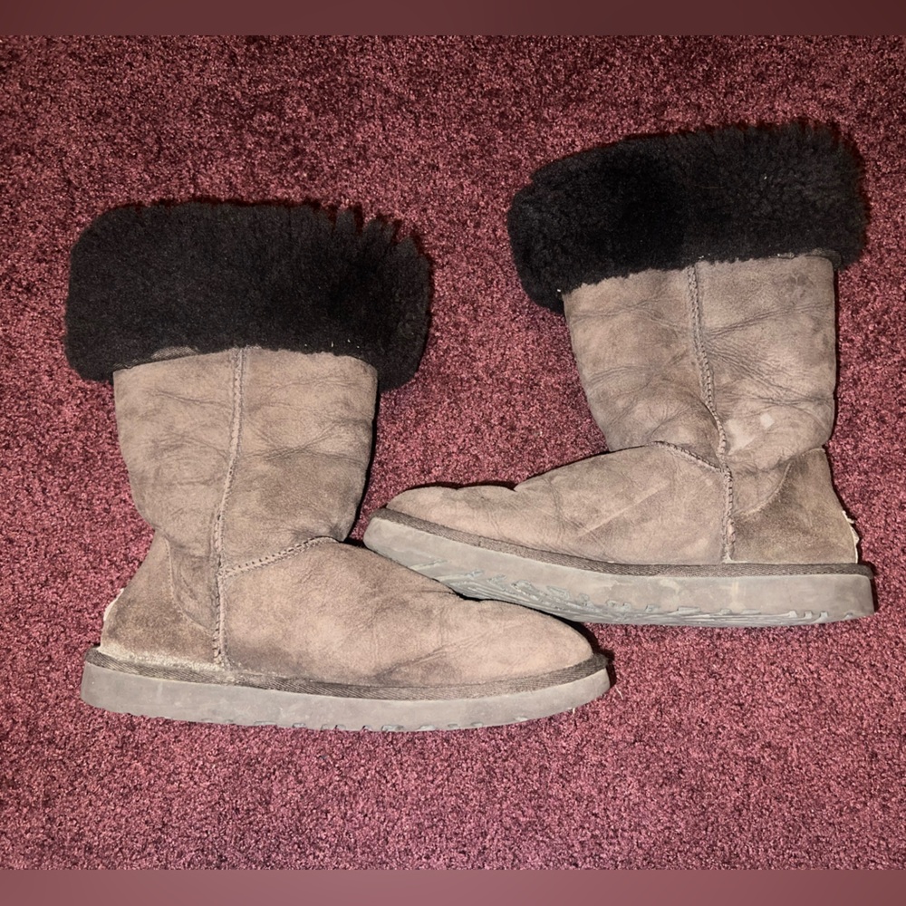 Women’s UGG size 8 Brown Shearling-Lined Boots. Winter boots - Picture 3 of 6
